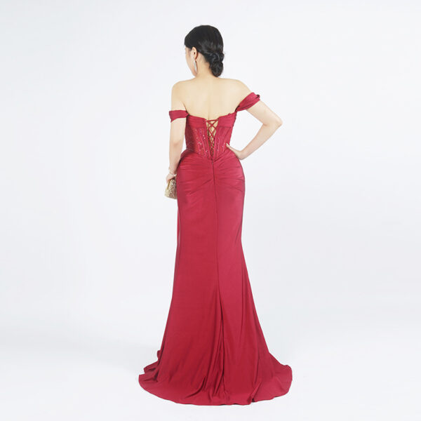 Off-Shoulder Ruched Evening Gown with High Slit & Sequin Details - Elegant Long Dress for Formal Events & Red Carpet