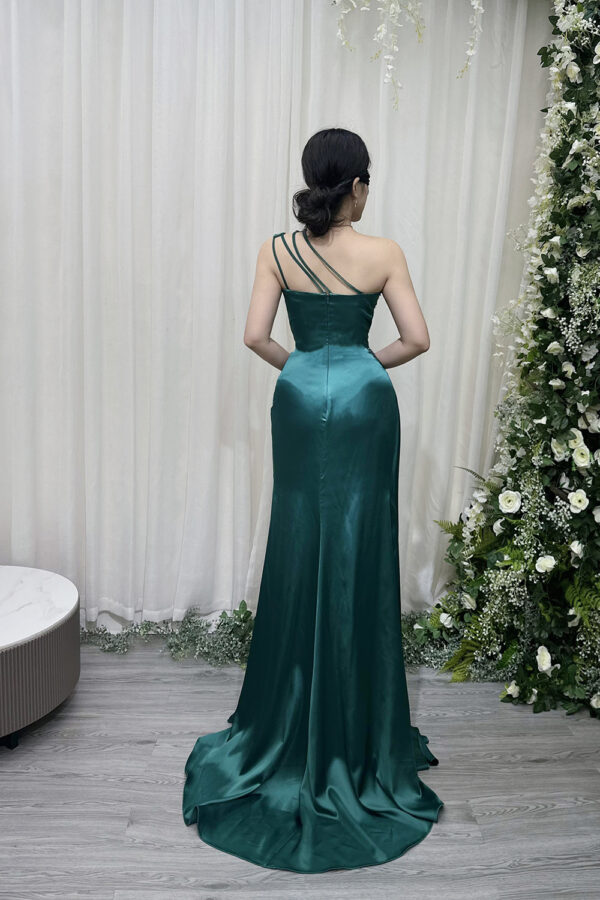 Elegant emerald green satin evening dress with one-shoulder beaded bodice and high side slit.