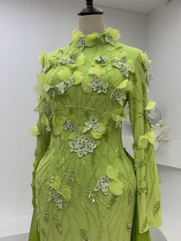 Luxury Green Evening Dress High Neck Long Sleeve with 3D Flowers & Train