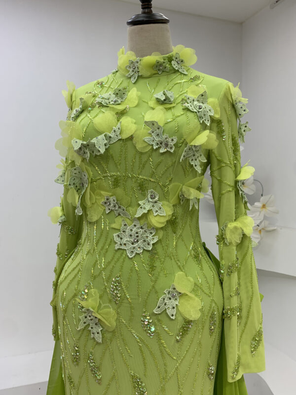 Luxury Green Evening Dress High Neck Long Sleeve with 3D Flowers & Train